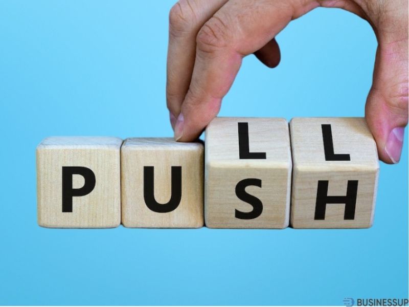 ví dụ về chiến lược kéo và đẩy trong marketing